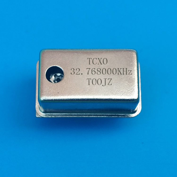 供应TCXO32.768KHZ DIP14 长方形 4脚直插封装