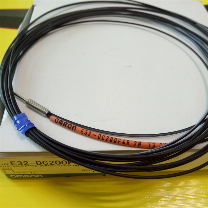 欧姆龙E32-DC200F4R光纤传感器全新原装现货