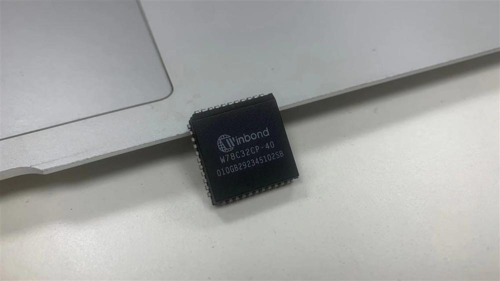 WINBOND W78C32CP-40 原装现货 逻辑ic plcc封装