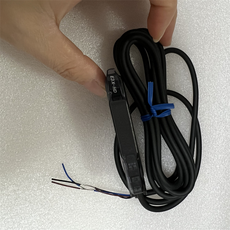 供应E3X-HD11原装欧姆龙E3X-HD10  E3X-HD41 2M 光纤放大器传感器