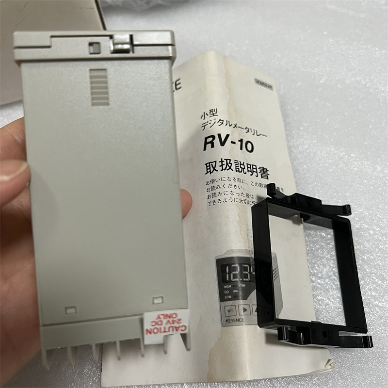 供应RV-10实物图 位移传感器 数字表 继电器 原装品质