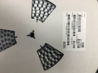 Ƭ 25V220UF     6.3mm*7.7mm